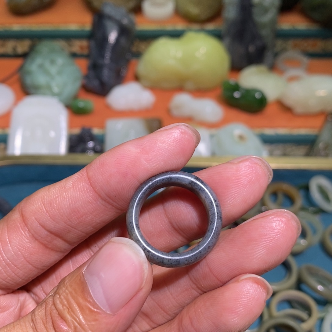 小***！和田玉未镶嵌挂件