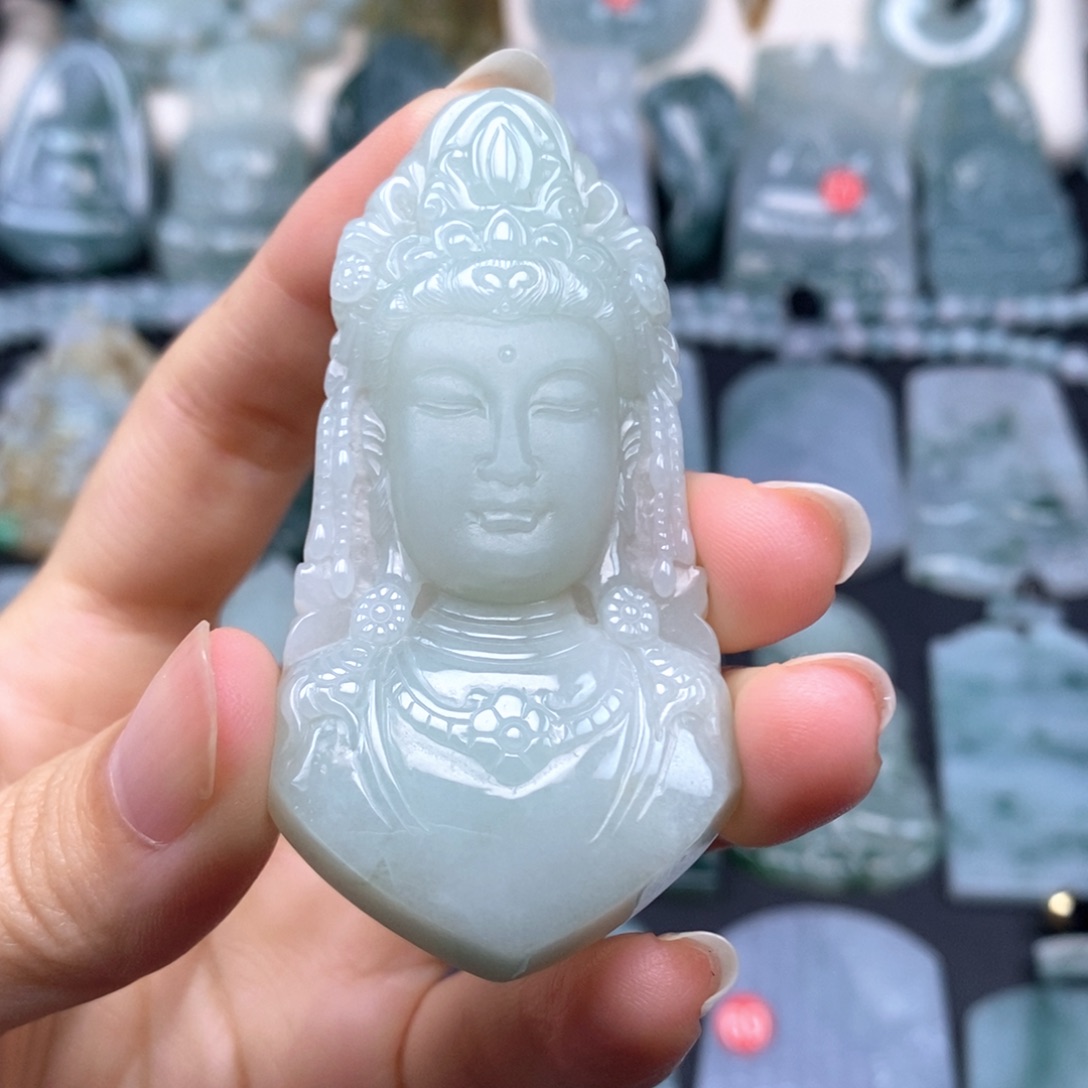 翡翠未镶嵌颈饰观音头