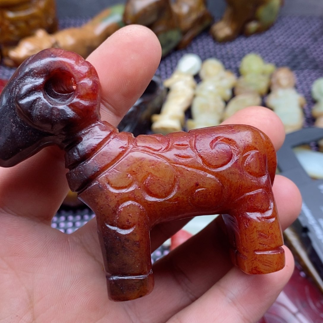 蛇纹石玉颈饰未镶嵌
