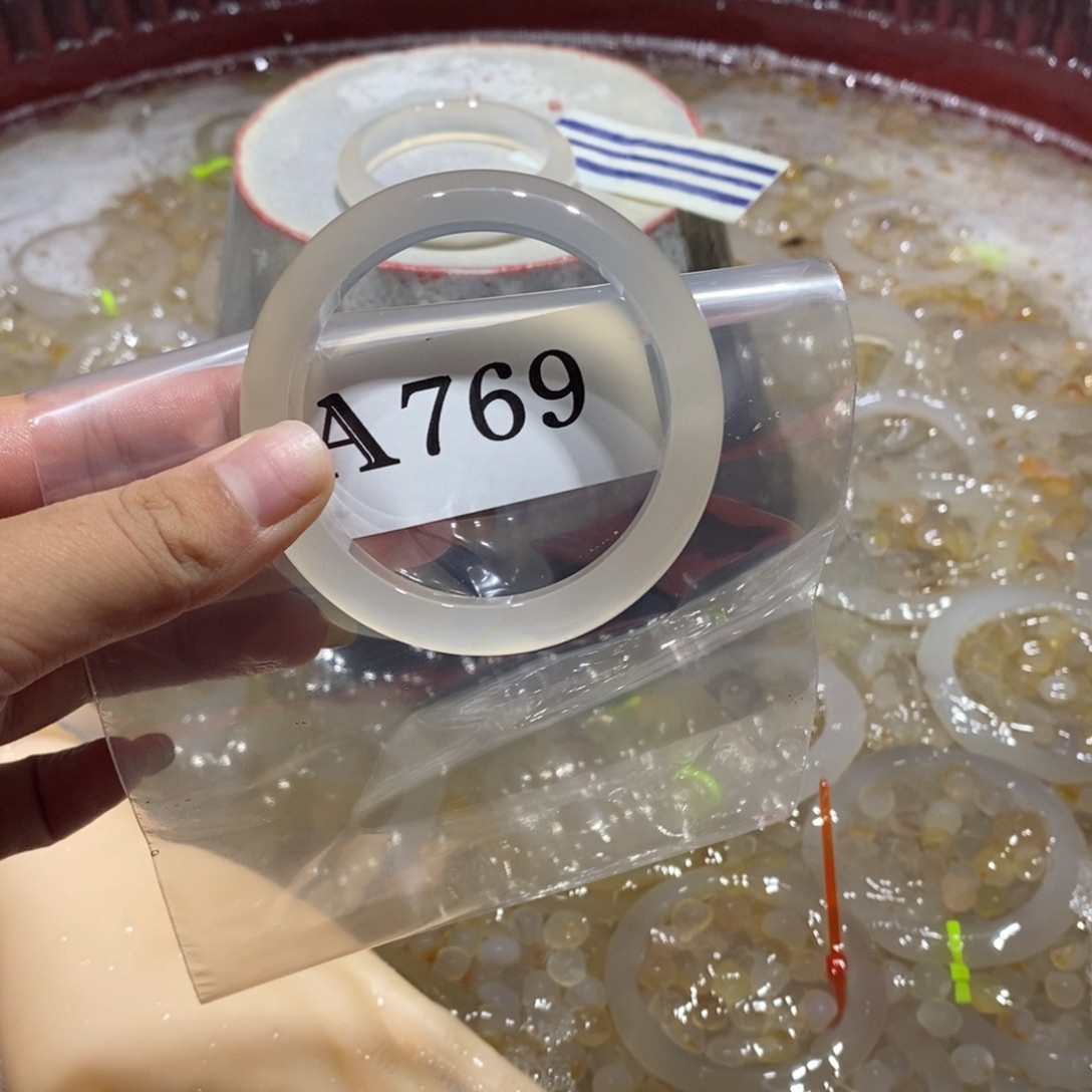 章****玛瑙/玉髓未镶嵌手镯