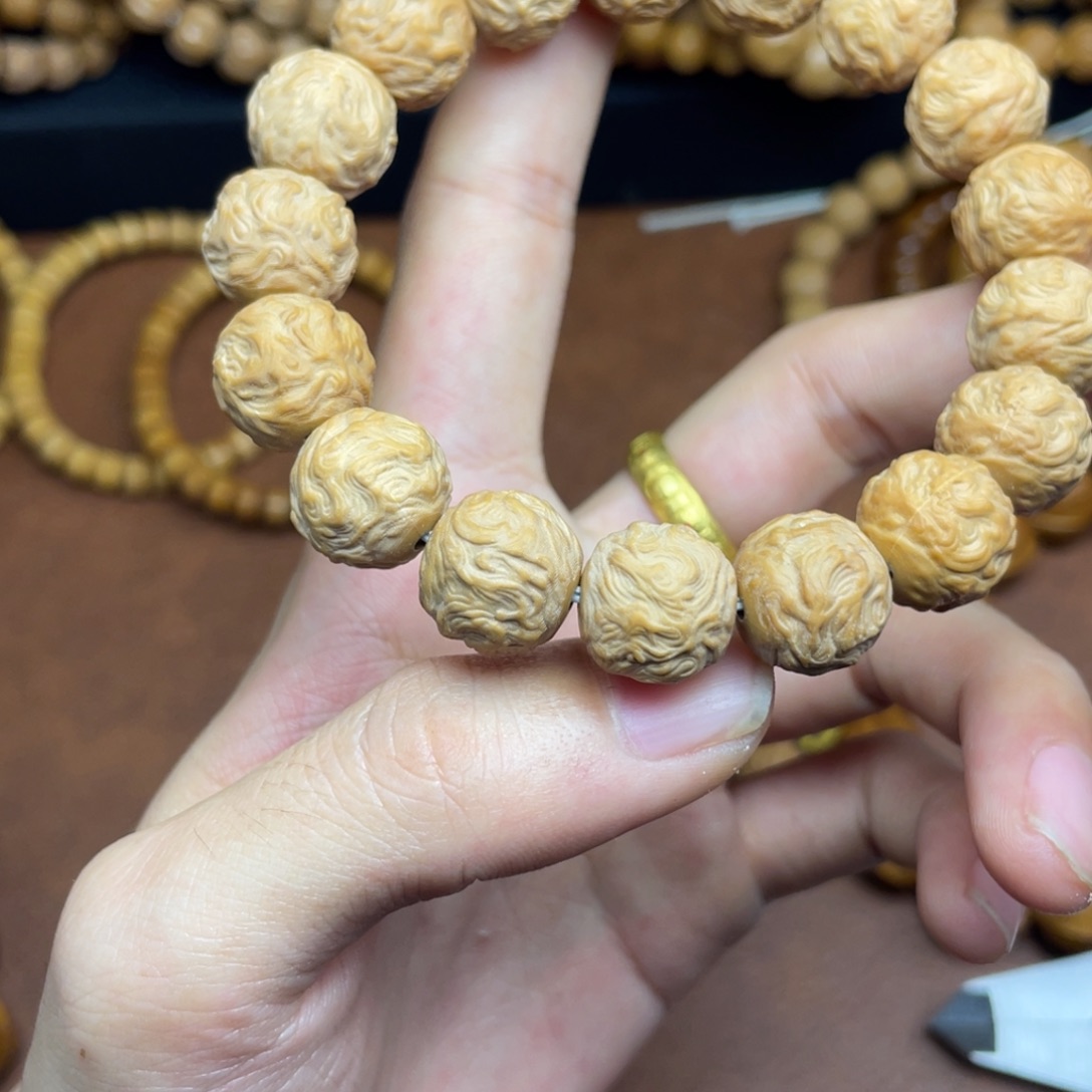 轻***萤手串猴头核桃手串