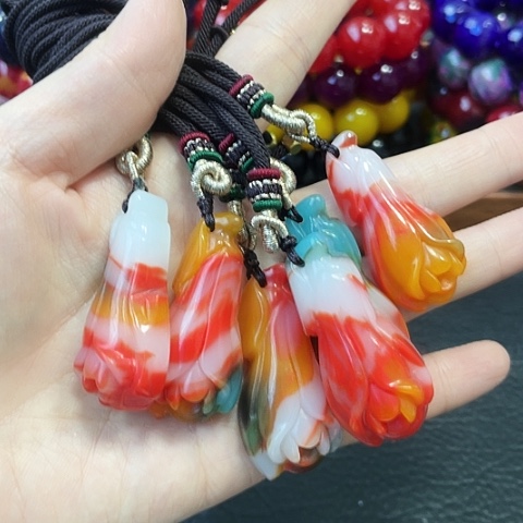 玛瑙未镶嵌手饰玉兰花吊坠