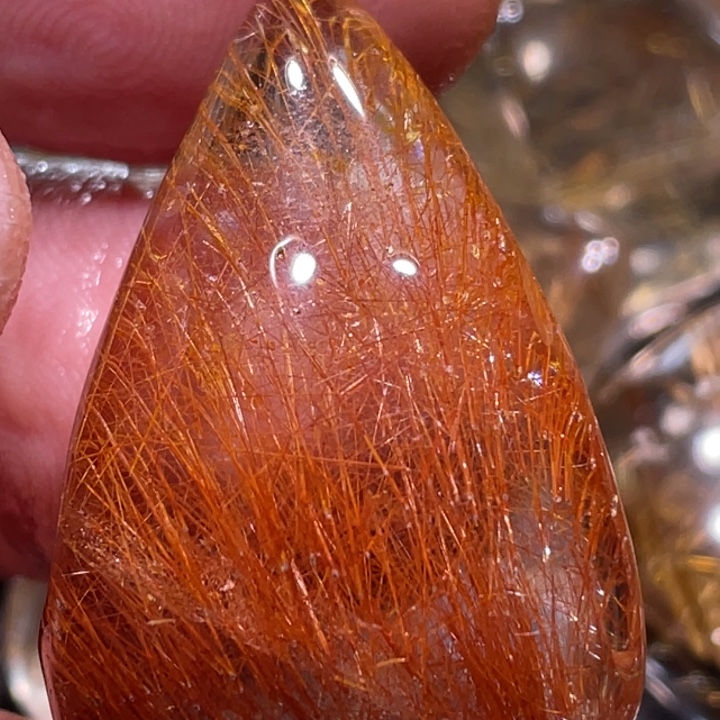 未镶嵌颈饰发晶?钛晶