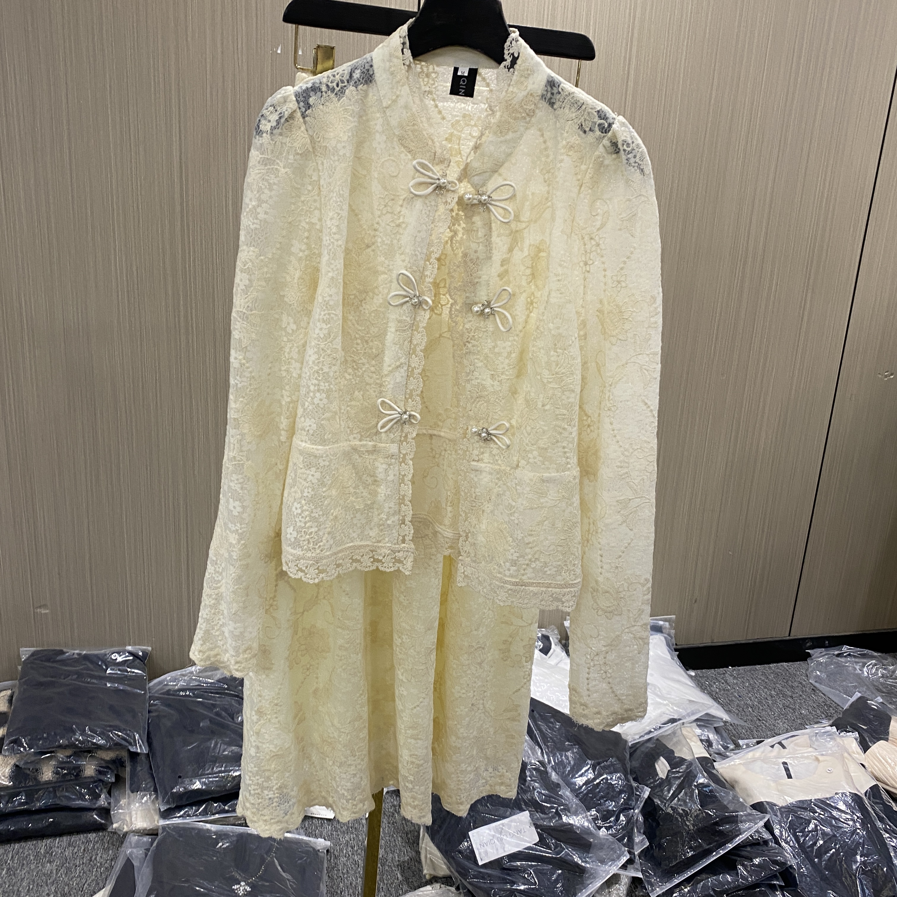 【JY】春季清仓纯色下摆设计短款减龄两件套装