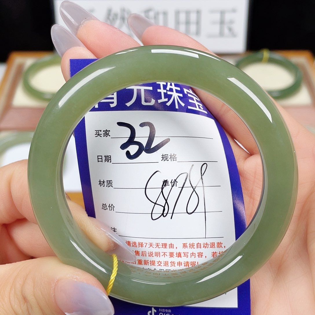 和田玉手镯未镶嵌