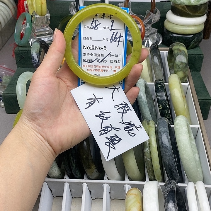 蛇纹石玉未镶嵌手镯