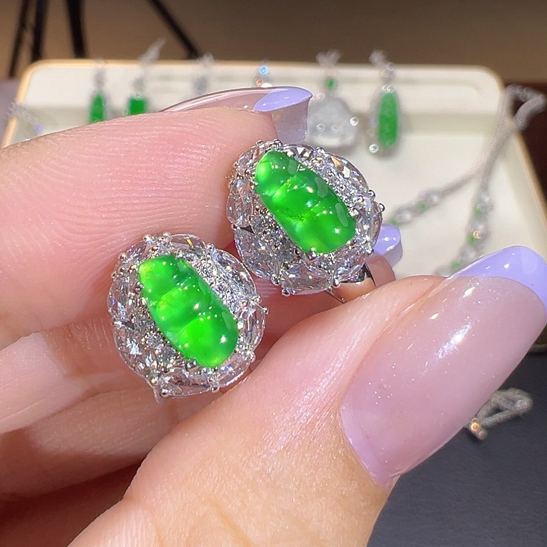 翡翠18K金镶嵌耳环翡翠