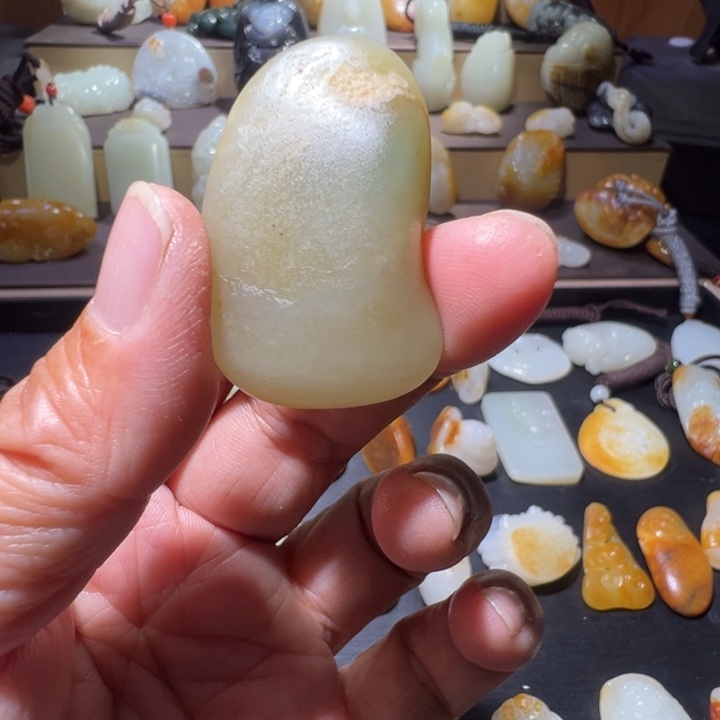 用***0和田玉未镶嵌颈饰