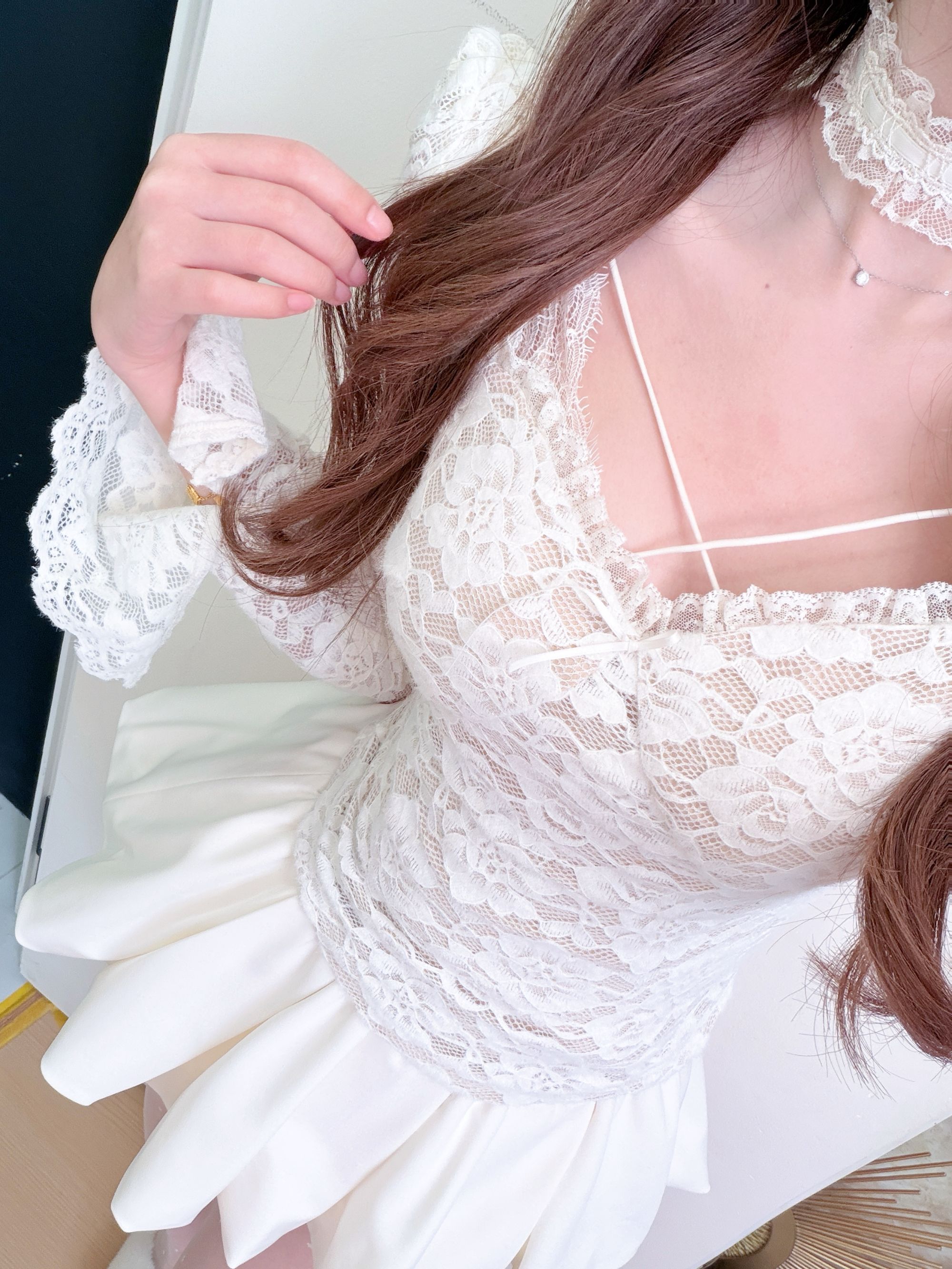 【小琪•寒烟素雪】纯欲风蕾丝拼接上衣长袖收腰短裙套装252365