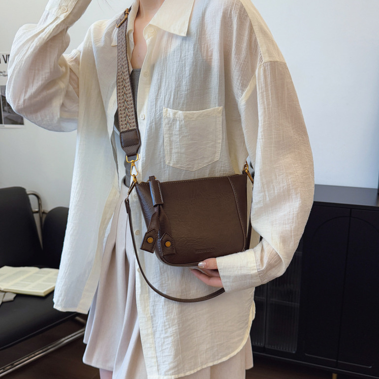 高级小众斜挎包单肩女包贝壳包2