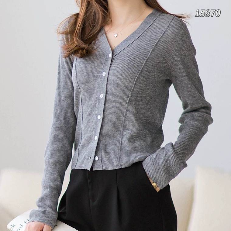 15870（部分无水洗唛，介意慎拍）CHUXUN鸡心领后背刺绣针织长袖