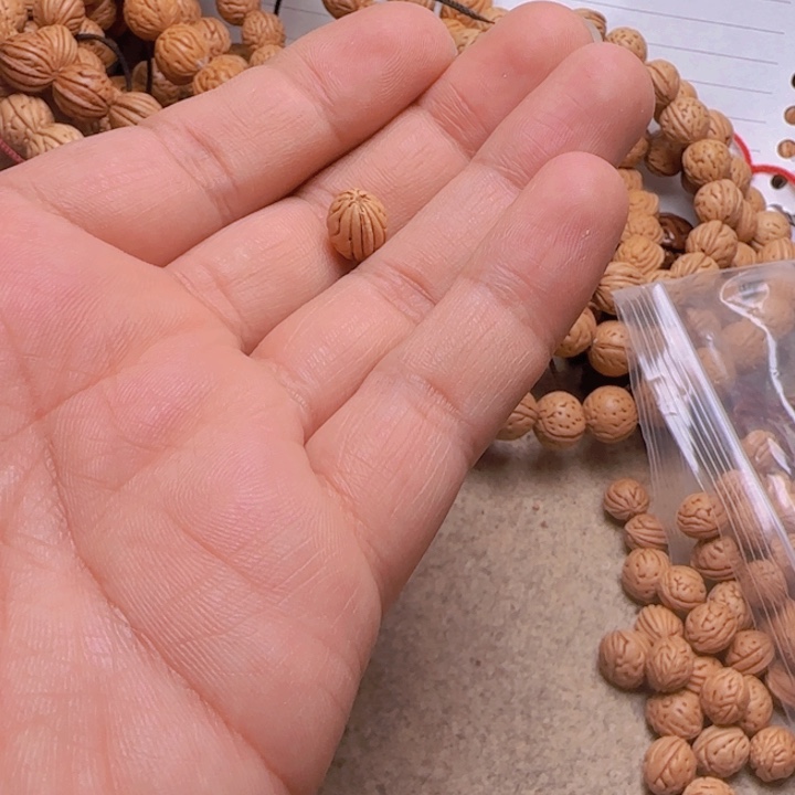 刘**姐2025256野生桃核金豆手持一条20颗