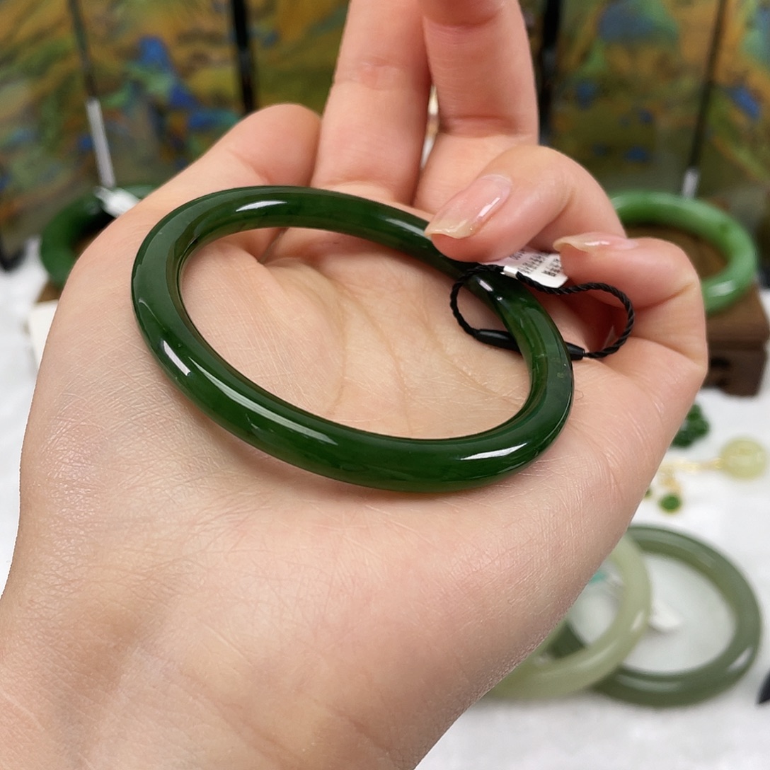 和田玉未镶嵌手镯