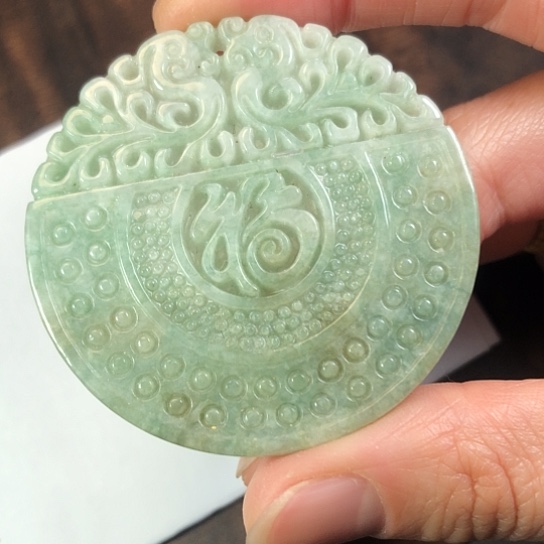 翡翠未镶嵌颈饰缅甸A货，每天下午1点半开播