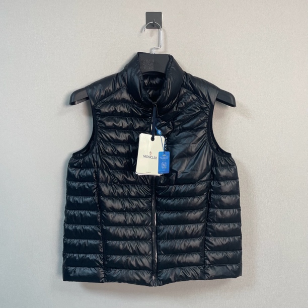 未使用 MONCLER 新款字母印花羽绒背心/带吊/3码/价10100