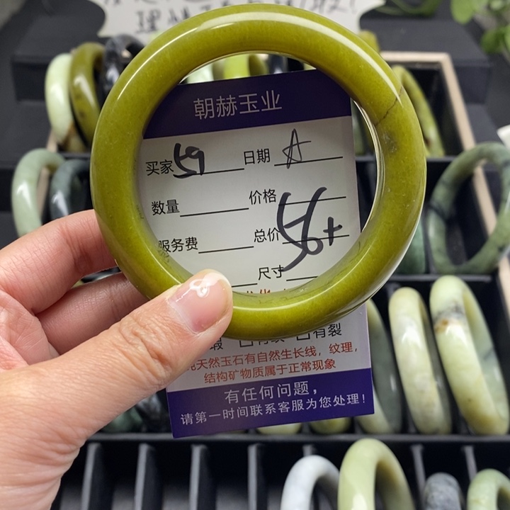 蛇纹石玉手镯未镶嵌