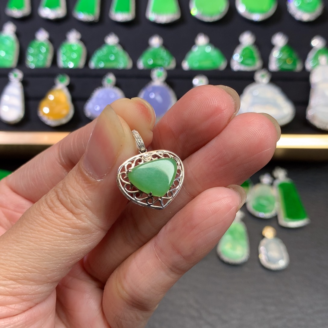 翡翠吊坠(不含链)18K金镶嵌