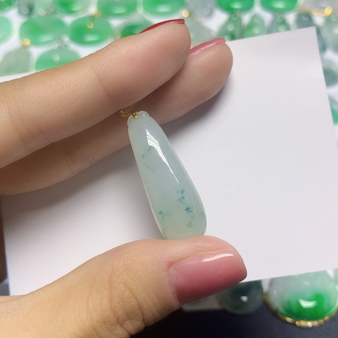 颈饰18K金镶嵌翡翠