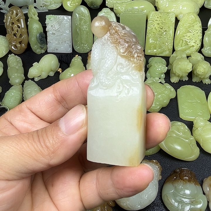 和田玉（糖玉）未镶嵌颈饰