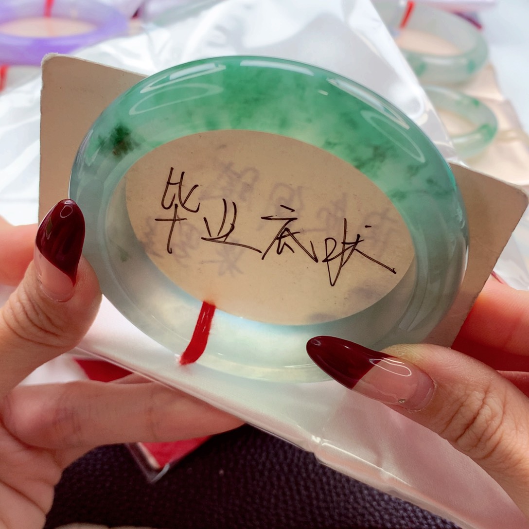 翡翠手镯未镶嵌57.2 中万强推 毕业底妆 灵