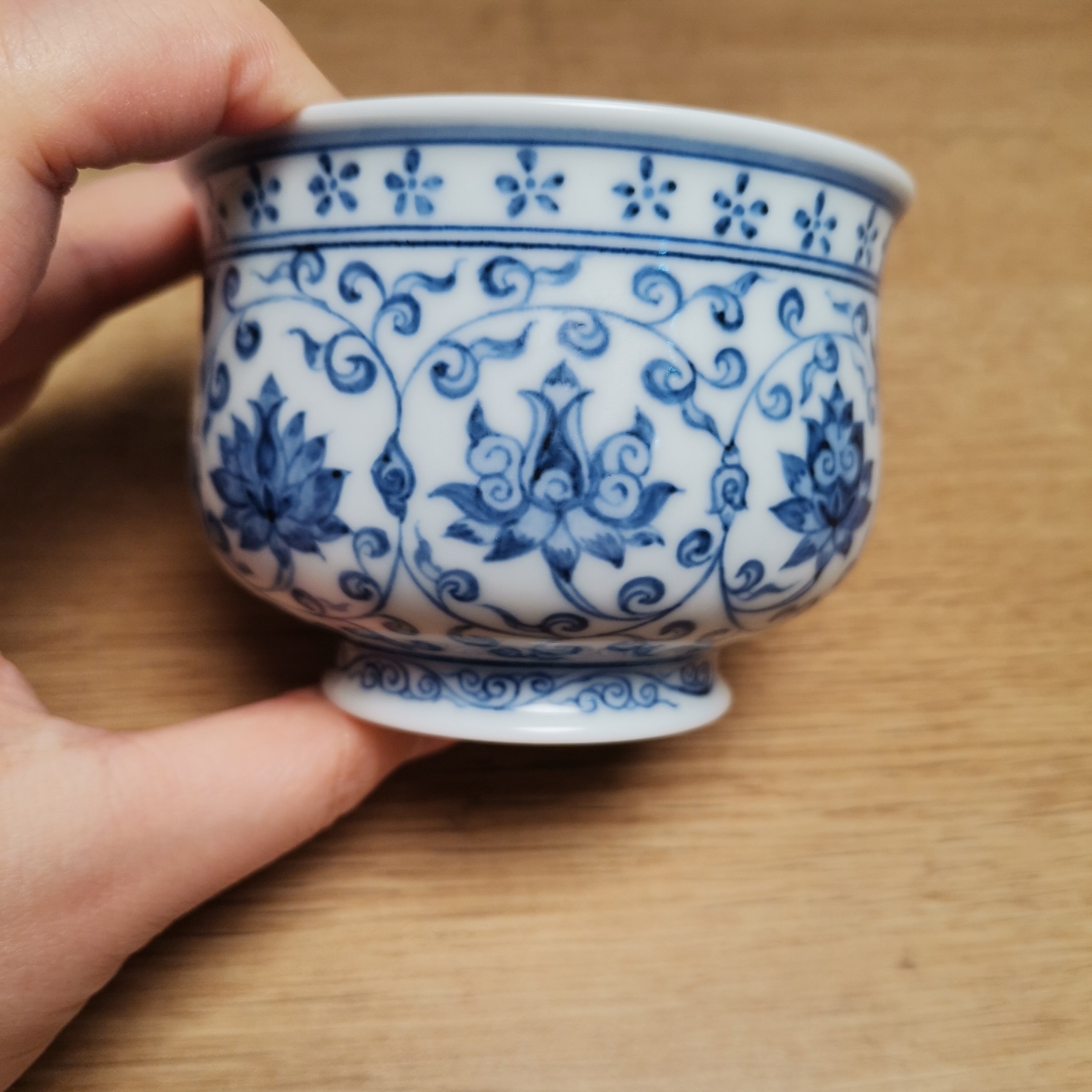 景德镇手绘缠枝莲高炉式杯