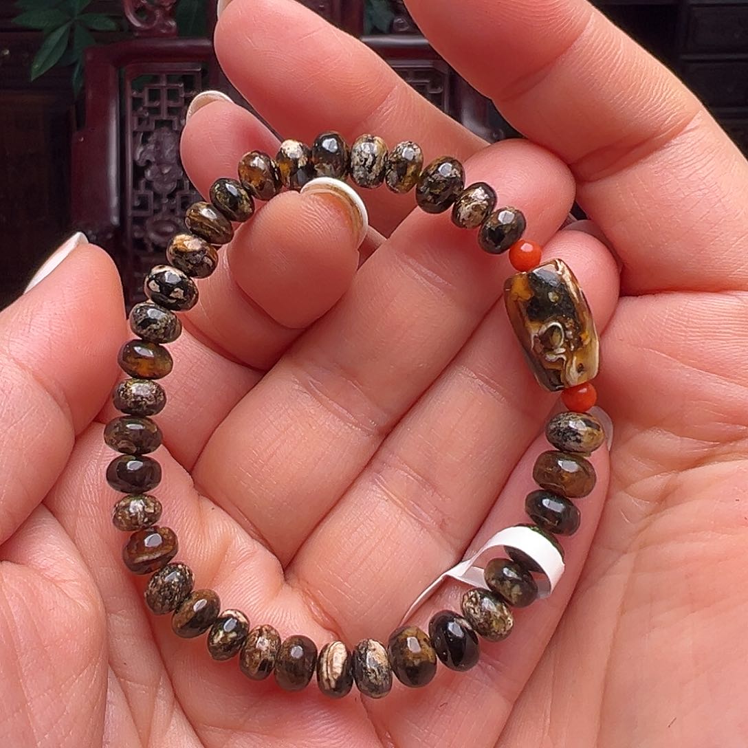 琥珀裸石未镶嵌抚顺琥珀021205。6m m