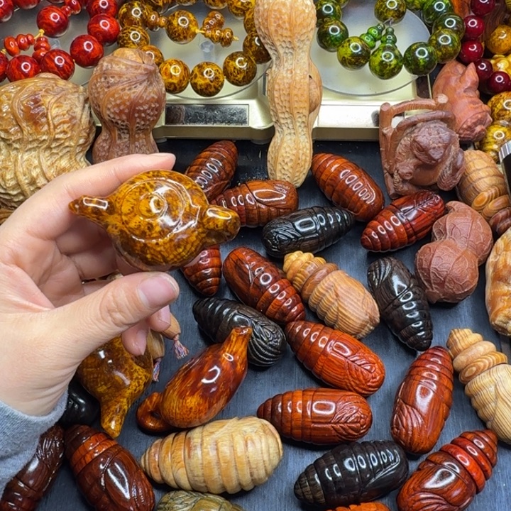 松木琥珀木文玩把件