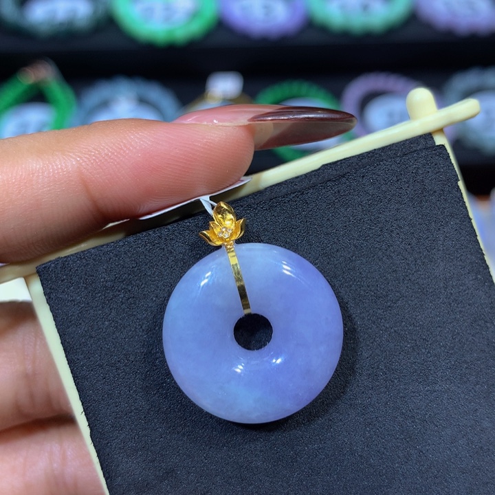 翡翠18K金镶嵌颈饰