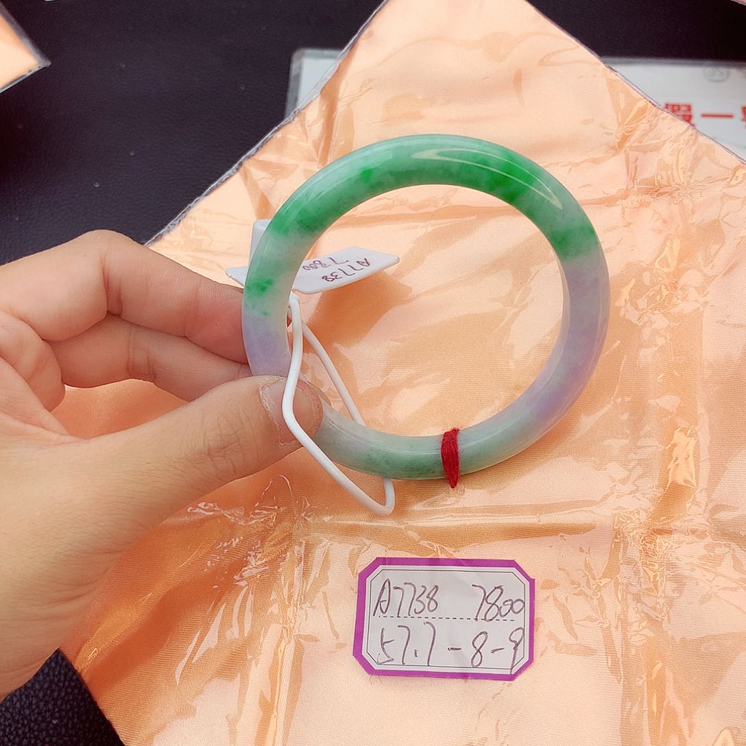 翡翠手镯未镶嵌翡翠
