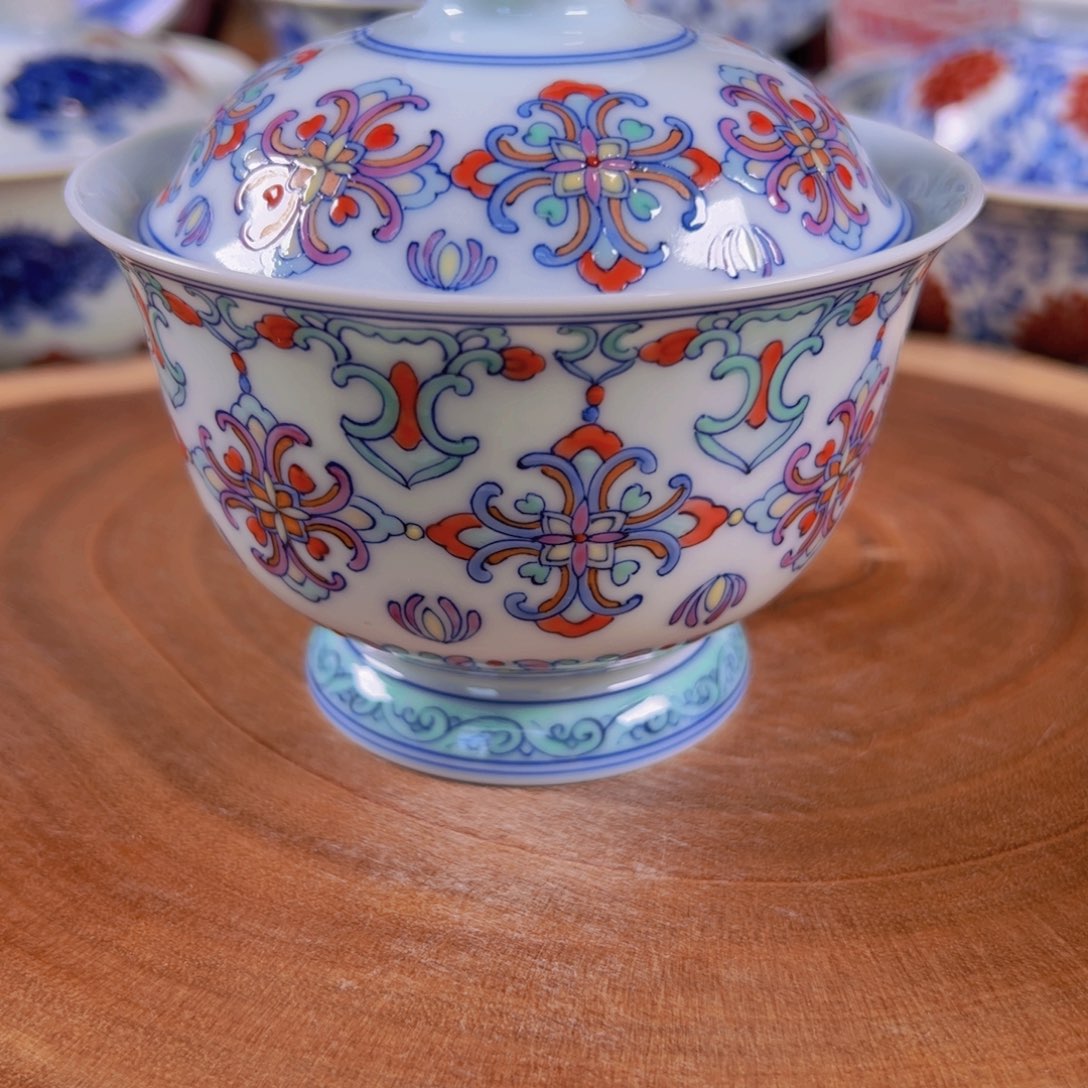 景德镇斗彩两才盖碗