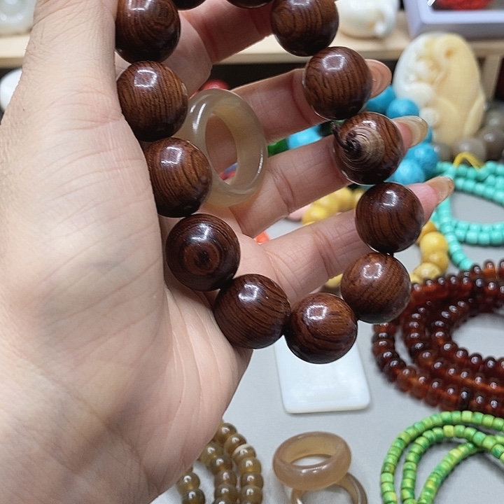 大果紫檀（缅甸花梨）穿戒指