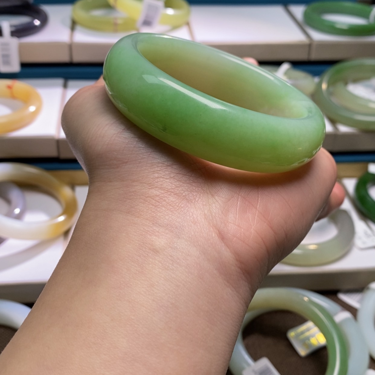 【闪购商品】和田玉手镯未镶嵌?