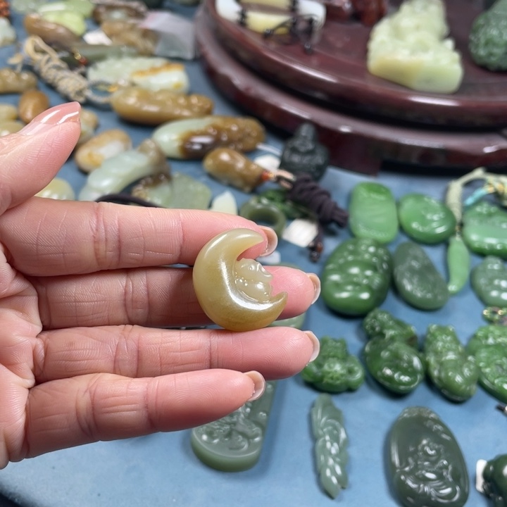 和田玉未镶嵌颈饰