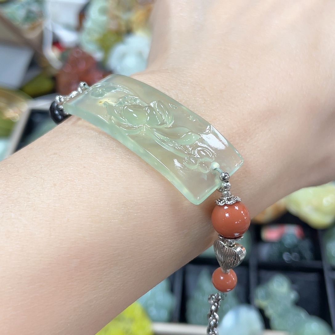 蛇纹石玉颈饰未镶嵌