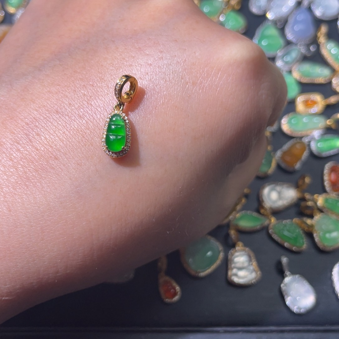 翡翠颈饰18K金镶嵌天然