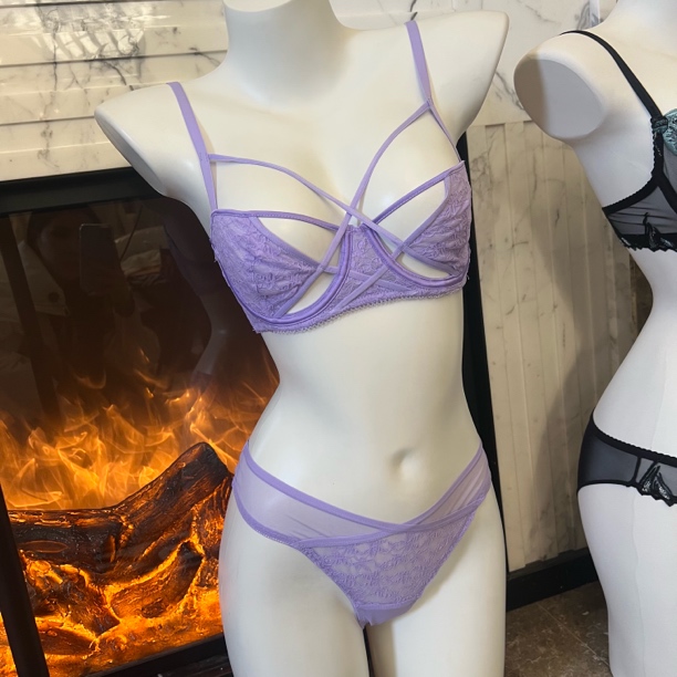 法式性感内衣纯欲绑带设计高级感交叉蕾丝文胸女士内衣套装