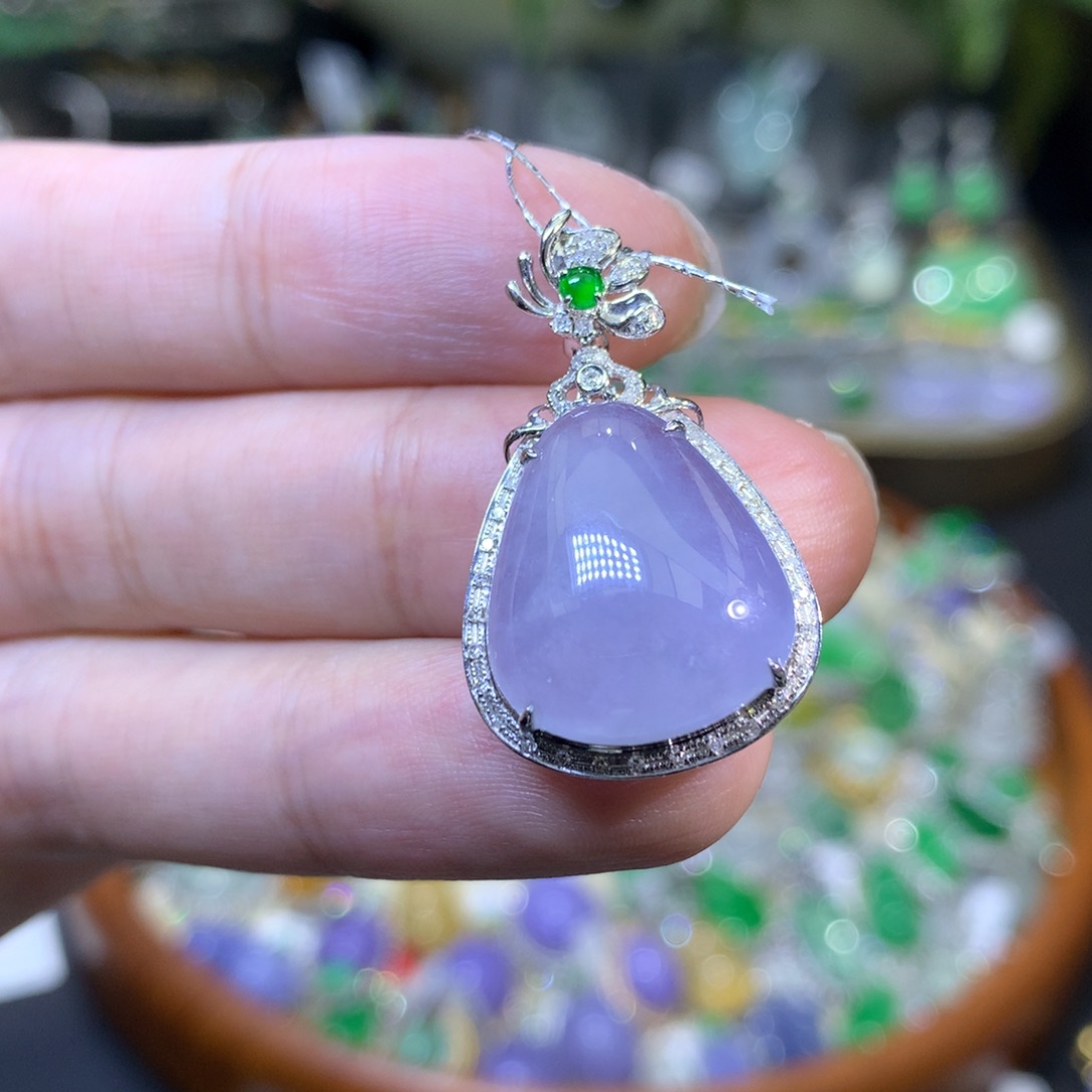 颈饰18K金镶嵌翡翠