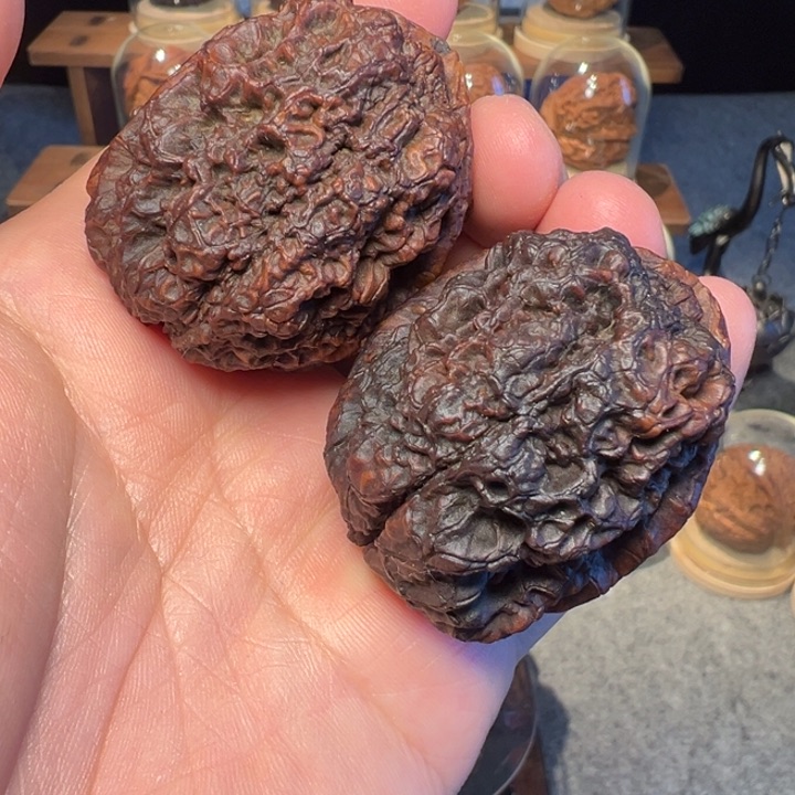 文玩核桃把件滚龙纹金刚佛手45mm