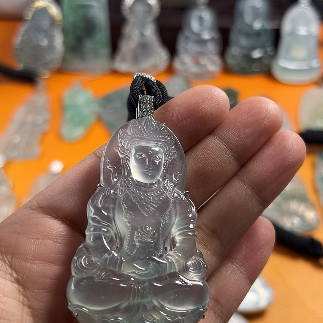 翡翠颈饰18K金镶嵌x****t高冰度母