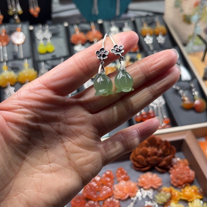 蛇纹石玉耳饰未镶嵌