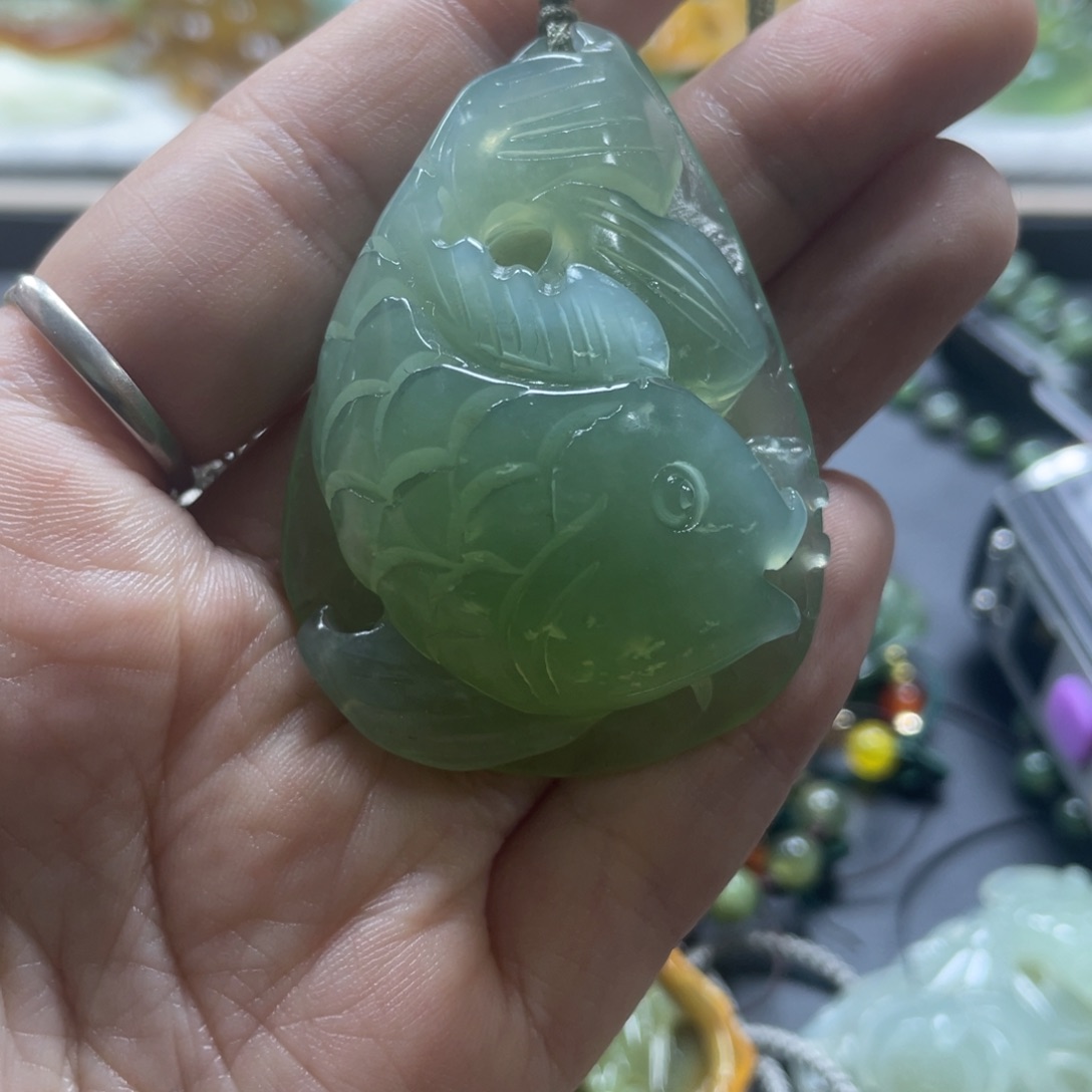 蛇纹石玉颈饰未镶嵌