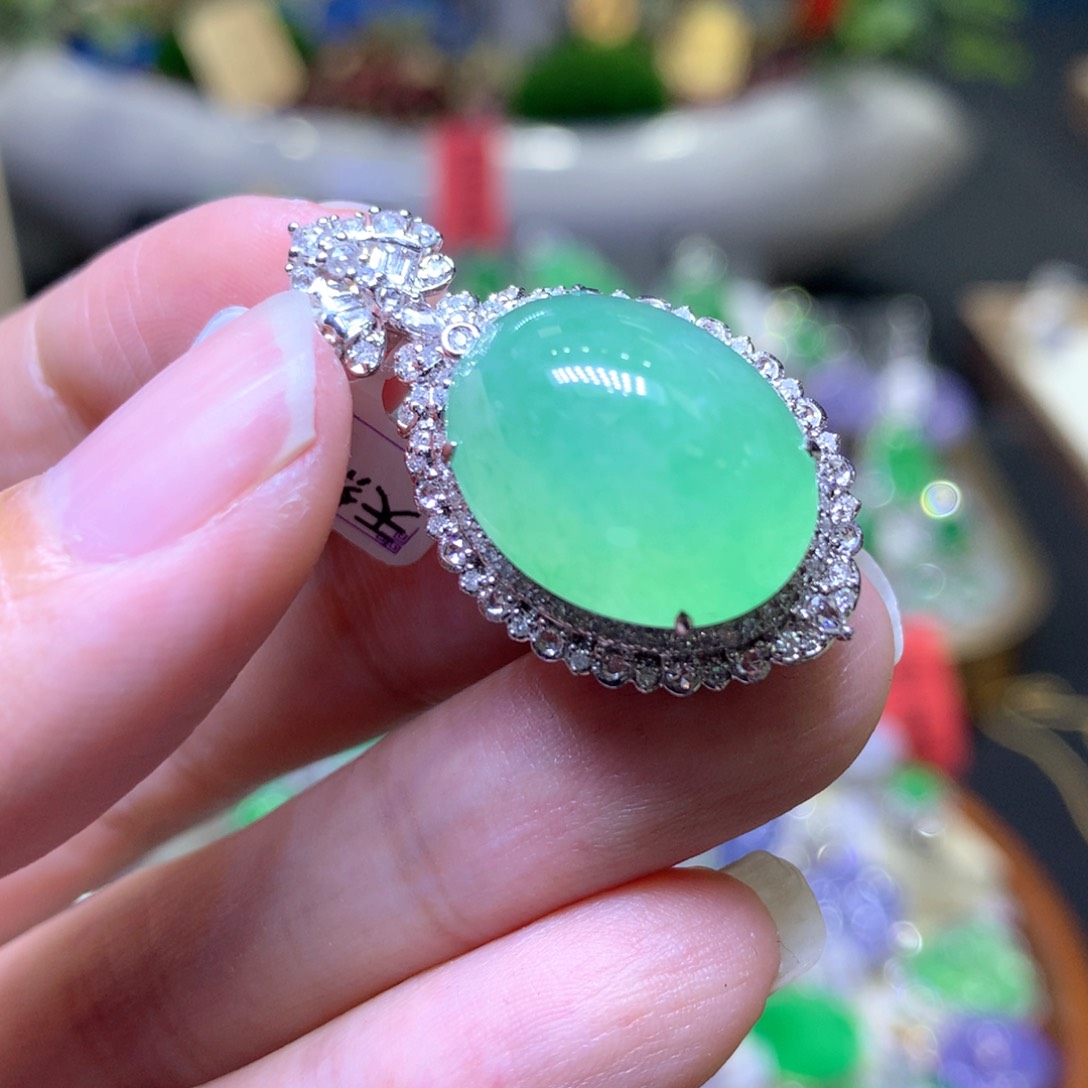 【闪购商品】翡翠颈饰18K金镶嵌翡翠吊坠项链