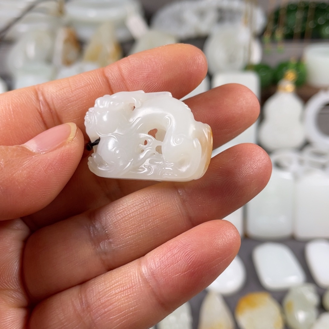 和田玉颈饰未镶嵌飞**朴