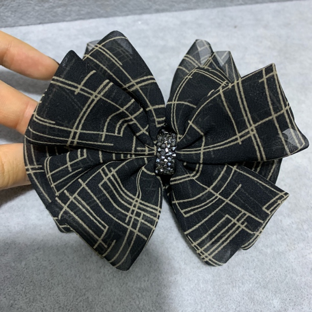 X302气质温柔百搭布艺香蕉夹