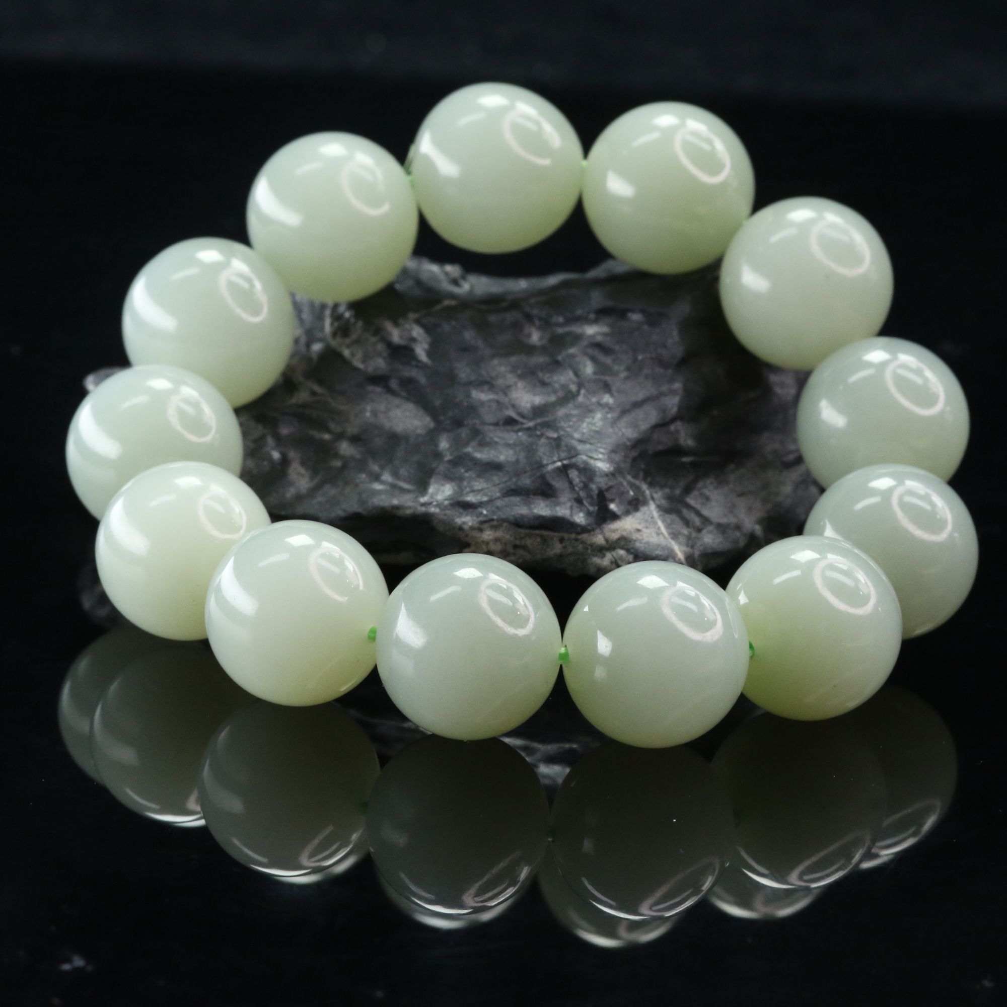 4和田玉湖水绿手串/400698上海嘉禾拍卖