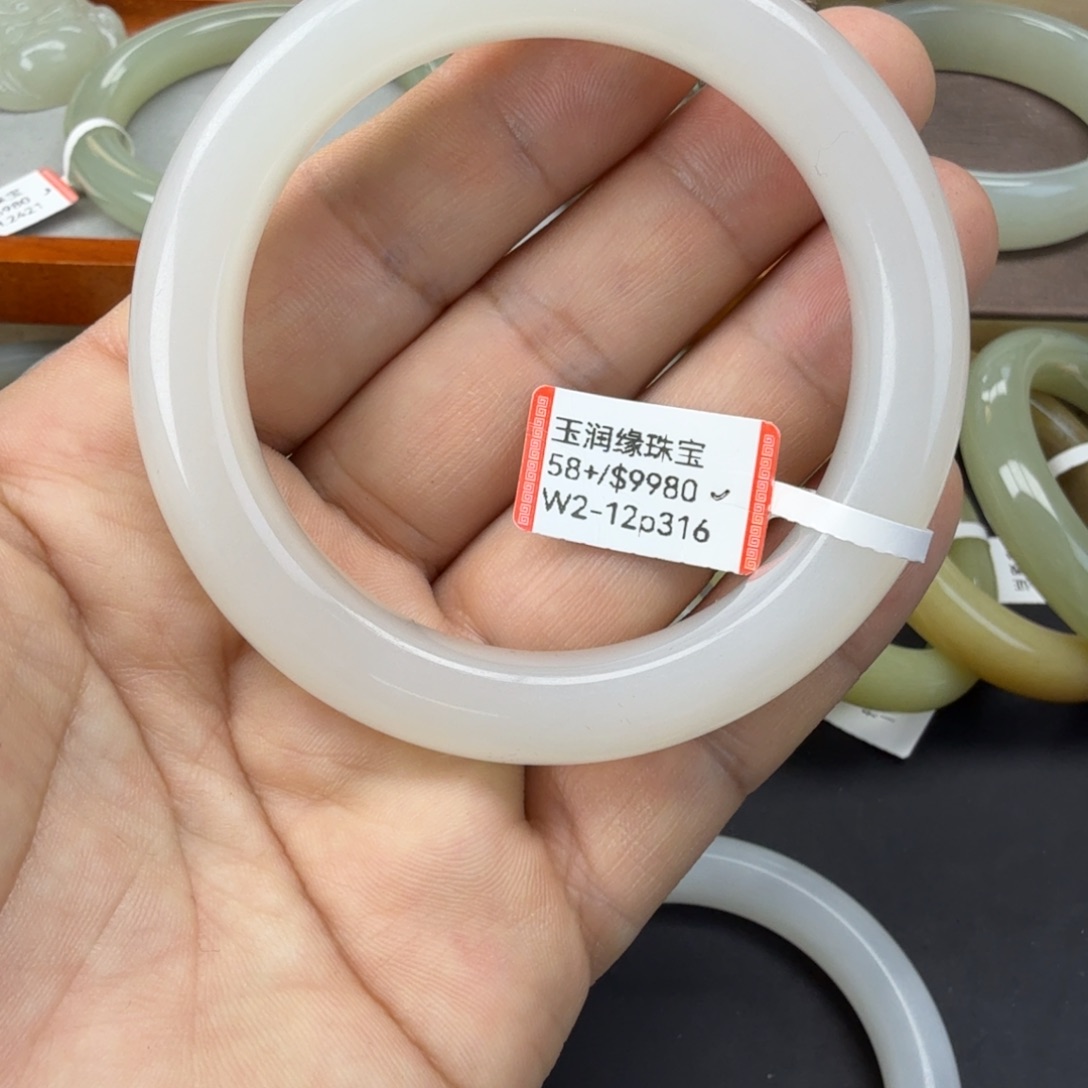 和田玉未镶嵌手镯