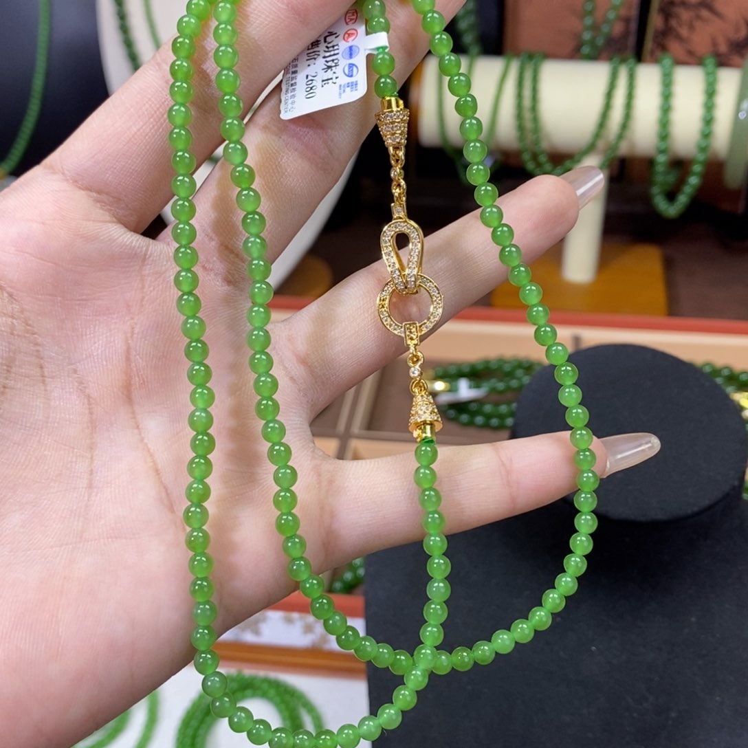 和田玉（碧玉）颈饰未镶嵌苹果4