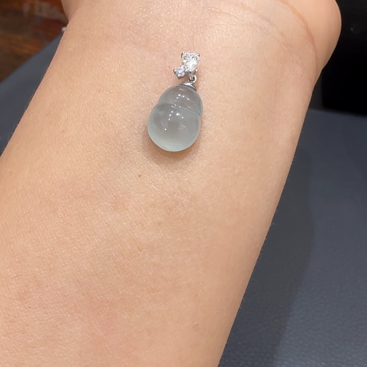 翡翠颈饰18K金镶嵌L葫芦