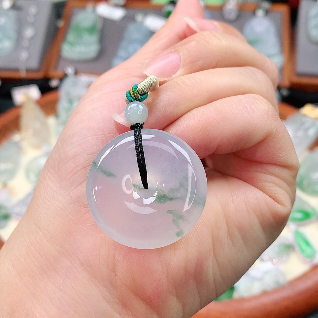 颈饰未镶嵌翡翠平安扣