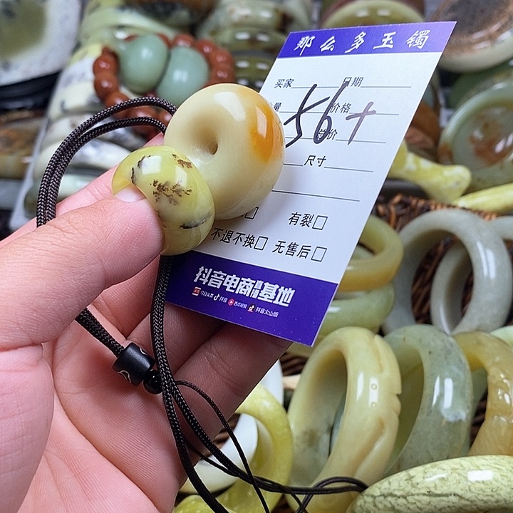未镶嵌蛇纹石玉颈饰?**?